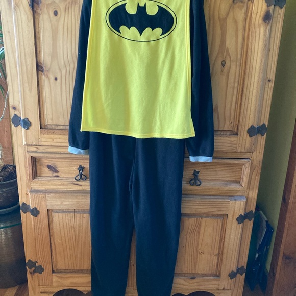 Mens Batman black yellow one piece winter pajamas with cape size M - Picture 6 of 6